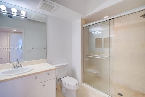 Condo in Aventura, Florida, 2 bedrooms  № 2046734 - photo 25