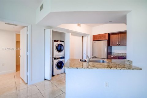 Condo in Aventura, Florida, 2 bedrooms  № 2046734 - photo 11