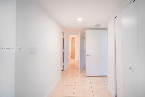 Condo in Aventura, Florida, 2 bedrooms  № 2046734 - photo 18