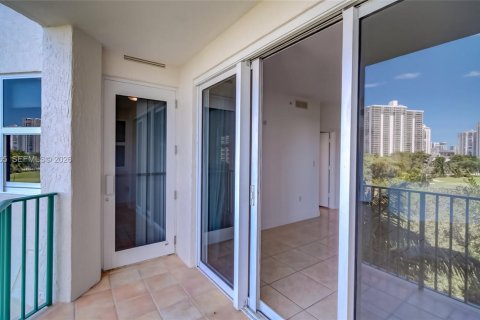 Condo in Aventura, Florida, 2 bedrooms  № 2046734 - photo 27