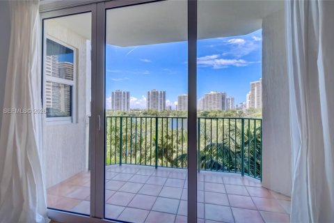 Condo in Aventura, Florida, 2 bedrooms  № 2046734 - photo 4