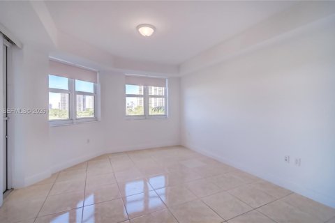 Condo in Aventura, Florida, 2 bedrooms  № 2046734 - photo 15