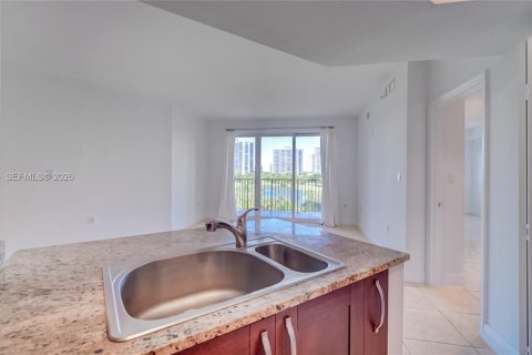 Condo in Aventura, Florida, 2 bedrooms  № 2046734 - photo 13