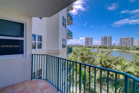 Condo in Aventura, Florida, 2 bedrooms  № 2046734 - photo 3