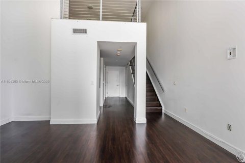 Condo in Miami, Florida, 1 bedroom  № 2081573 - photo 21