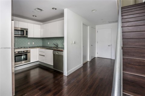 Condo in Miami, Florida, 1 bedroom  № 2081573 - photo 10