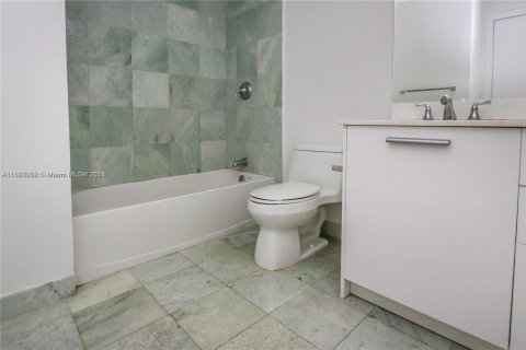 Condo in Miami, Florida, 1 bedroom  № 2081573 - photo 15
