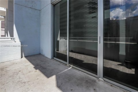 Condo in Miami, Florida, 1 bedroom  № 2081573 - photo 26