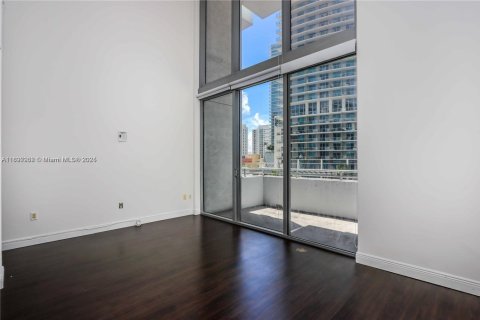 Condo in Miami, Florida, 1 bedroom  № 2081573 - photo 2