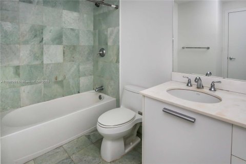 Condo in Miami, Florida, 1 bedroom  № 2081573 - photo 16