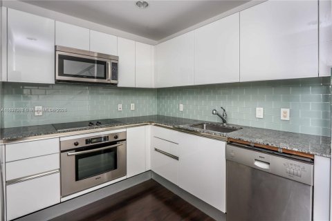 Condo in Miami, Florida, 1 bedroom  № 2081573 - photo 7