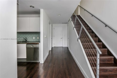 Condo in Miami, Florida, 1 bedroom  № 2081573 - photo 6