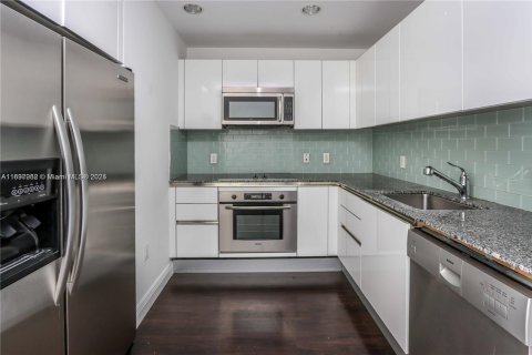 Condo in Miami, Florida, 1 bedroom  № 2081573 - photo 8