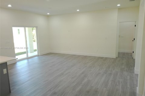 House in Palm Bay, Florida 4 bedrooms, 171.87 sq.m. № 2055924 - photo 16