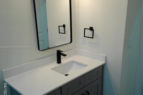 House in Palm Bay, Florida 4 bedrooms, 171.87 sq.m. № 2055924 - photo 20