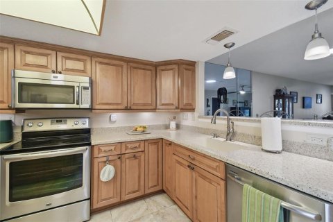 Condo in Port Richey, Florida, 2 bedrooms  № 1587525 - photo 11
