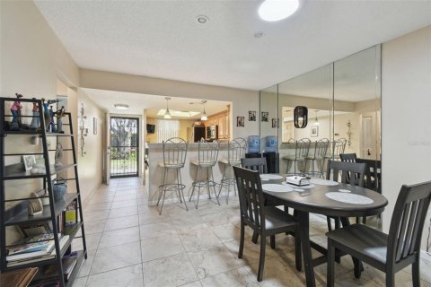 Condo in Port Richey, Florida, 2 bedrooms  № 1587525 - photo 6