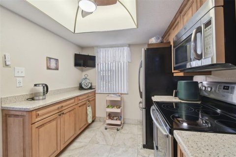 Condo in Port Richey, Florida, 2 bedrooms  № 1587525 - photo 13