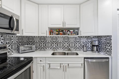 Condominio en venta en Lauderhill, Florida, 3 dormitorios, 164.44 m2 № 2182237 - foto 16