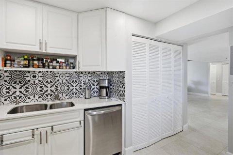 Condominio en venta en Lauderhill, Florida, 3 dormitorios, 164.44 m2 № 2182237 - foto 17