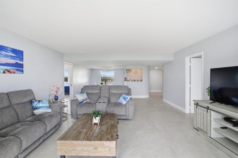 Condominio en venta en Lauderhill, Florida, 3 dormitorios, 164.44 m2 № 2182237 - foto 9