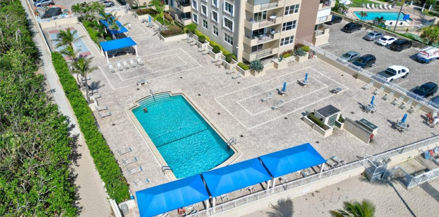 Condo in Lauderdale-by-the-Sea, Florida, 2 bedrooms № 1142468