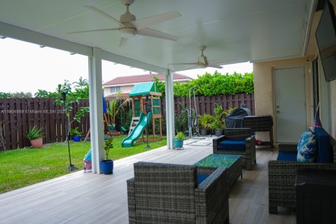 House in Miami, Florida 3 bedrooms, 137.68 sq.m. № 1971989 - photo 8