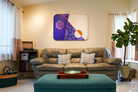 House in Miami, Florida 3 bedrooms, 137.68 sq.m. № 1971989 - photo 24