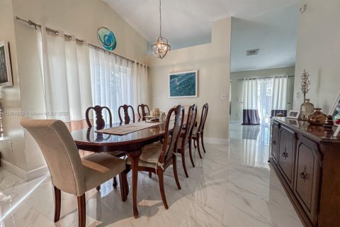 House in Miami, Florida 3 bedrooms, 137.68 sq.m. № 1971989 - photo 19