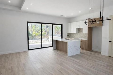 Villa ou maison à vendre à Port Charlotte, Floride: 4 chambres, 162.02 m2 № 2214062 - photo 5