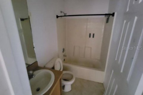 House in Kissimmee, Florida 3 bedrooms, 131.36 sq.m. № 2210315 - photo 12