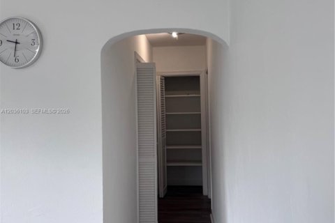 Casa en alquiler en Miami, Florida, 1 dormitorio, 51.1 m2 № 2085161 - foto 2