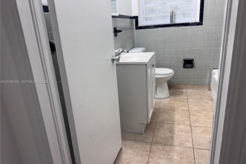 Casa en alquiler en Miami, Florida, 1 dormitorio, 51.1 m2 № 2085161 - foto 4