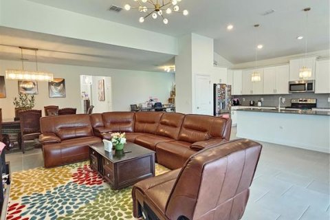House in Four Corners, Florida 4 bedrooms, 238.85 sq.m. № 2197343 - photo 11