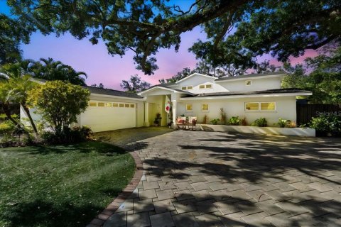 Casa en venta en Tampa, Florida, 4 dormitorios, 273.23 m2 № 1806603 - foto 1