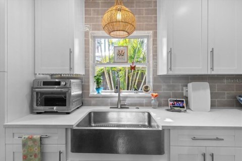 Casa en venta en Tampa, Florida, 4 dormitorios, 273.23 m2 № 1806603 - foto 19