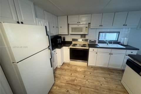 Apartamento en alquiler en Pembroke Park, Florida, 2 dormitorios № 2057618 - foto 3