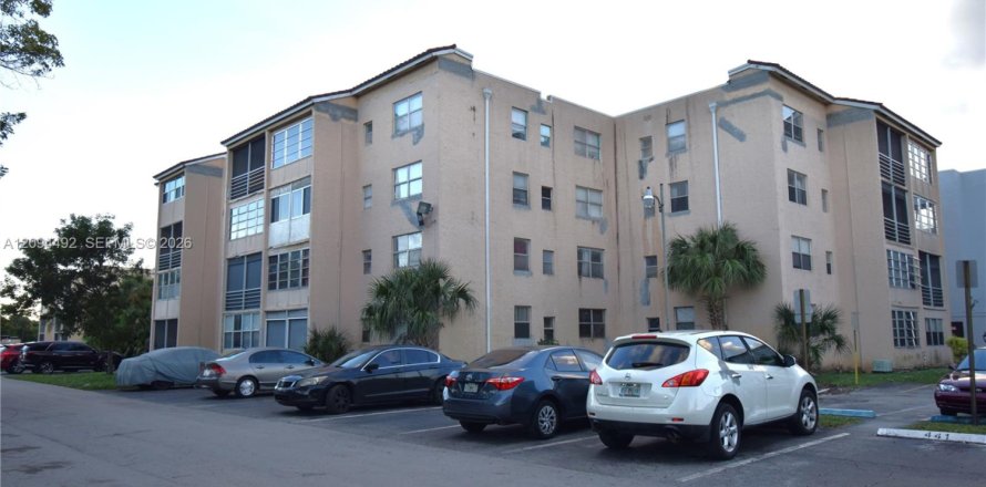 Condo in Lauderdale Lakes, Florida, 2 bedrooms  № 2390088