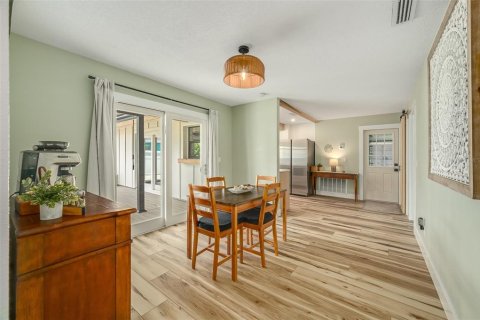 House in Merrit Island, Florida 3 bedrooms, 139.26 sq.m. № 2196583 - photo 24
