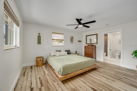 House in Merrit Island, Florida 3 bedrooms, 139.26 sq.m. № 2196583 - photo 25