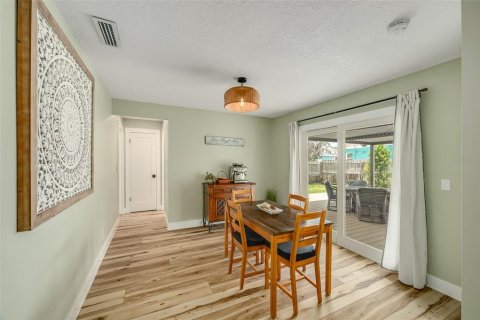 House in Merrit Island, Florida 3 bedrooms, 139.26 sq.m. № 2196583 - photo 23