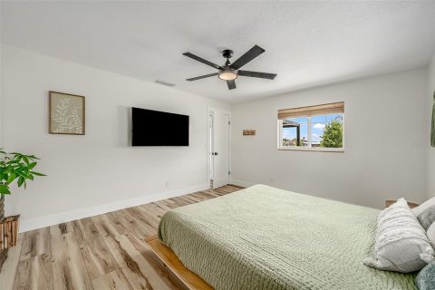 House in Merrit Island, Florida 3 bedrooms, 139.26 sq.m. № 2196583 - photo 28