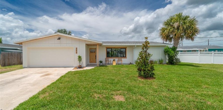 House in Merrit Island, Florida 3 bedrooms, 139.26 sq.m. № 2196583