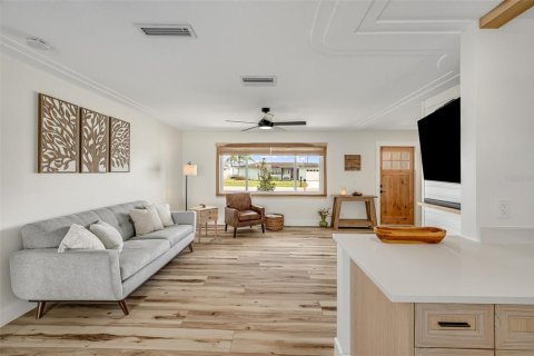 House in Merrit Island, Florida 3 bedrooms, 139.26 sq.m. № 2196583 - photo 15