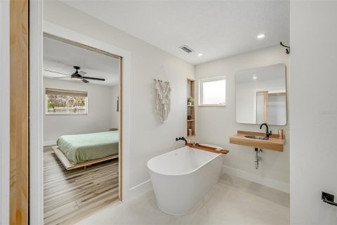 House in Merrit Island, Florida 3 bedrooms, 139.26 sq.m. № 2196583 - photo 30