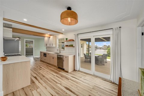 House in Merrit Island, Florida 3 bedrooms, 139.26 sq.m. № 2196583 - photo 13