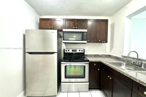 Condominio en venta en Miami, Florida, 1 dormitorio, 76.74 m2 № 1868172 - foto 2