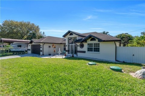 Casa en venta en Lehigh Acres, Florida, 3 dormitorios, 157.66 m2 № 2056305 - foto 2