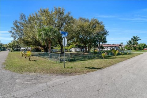 Casa en venta en Lehigh Acres, Florida, 3 dormitorios, 157.66 m2 № 2056305 - foto 25