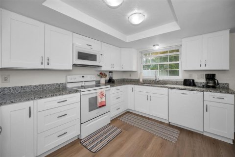 House in Tarpon Springs, Florida 3 bedrooms, 166.95 sq.m. № 2122293 - photo 12
